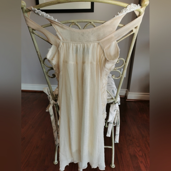 Coco & Tashi Dress - Picture 2 of 3